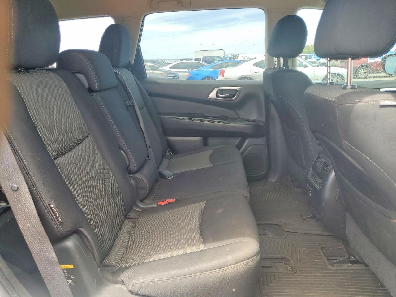 Nissan Pathfinder Sv
