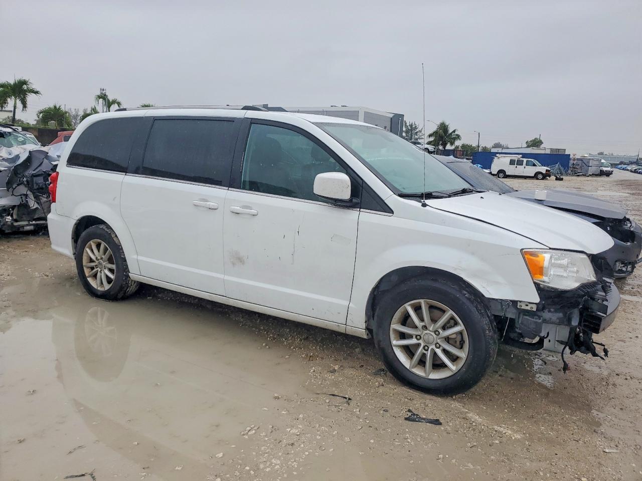 Dodge Caravan Sxt