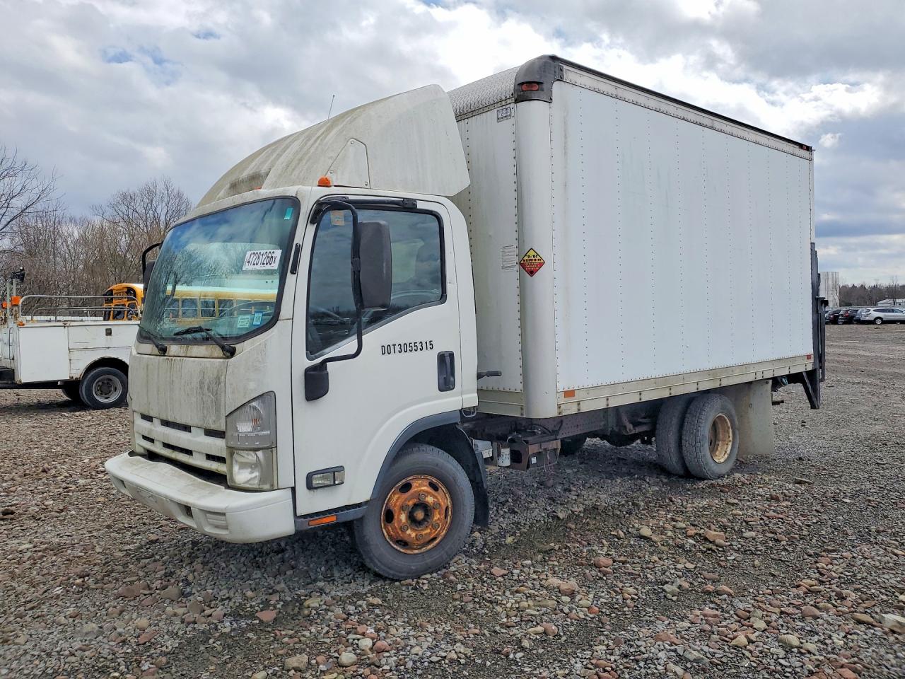 Salvage Isuzu Npr Image