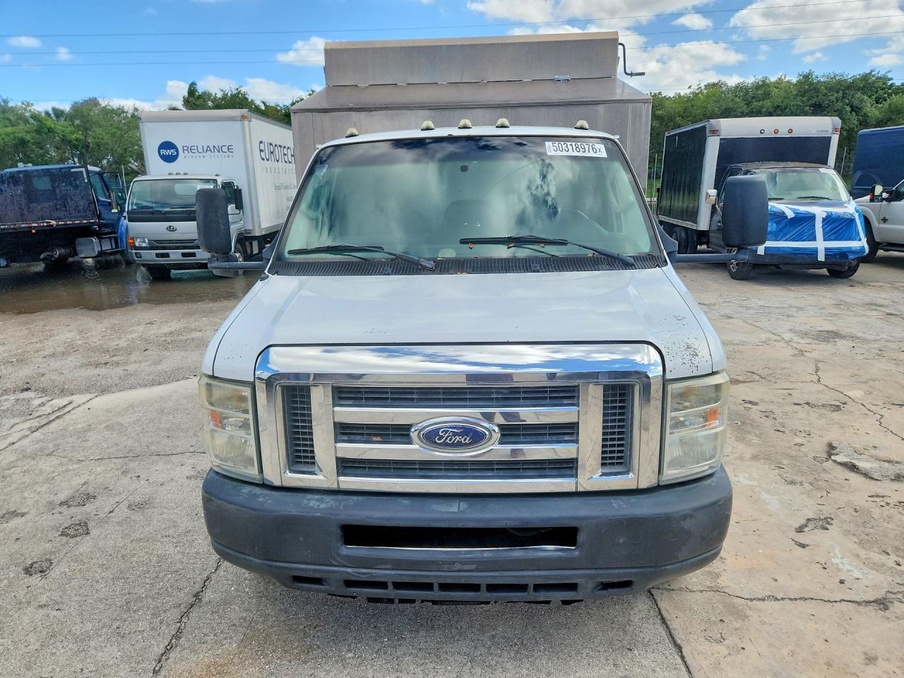 Ford Econoline E450 Super Duty Cutaway Van