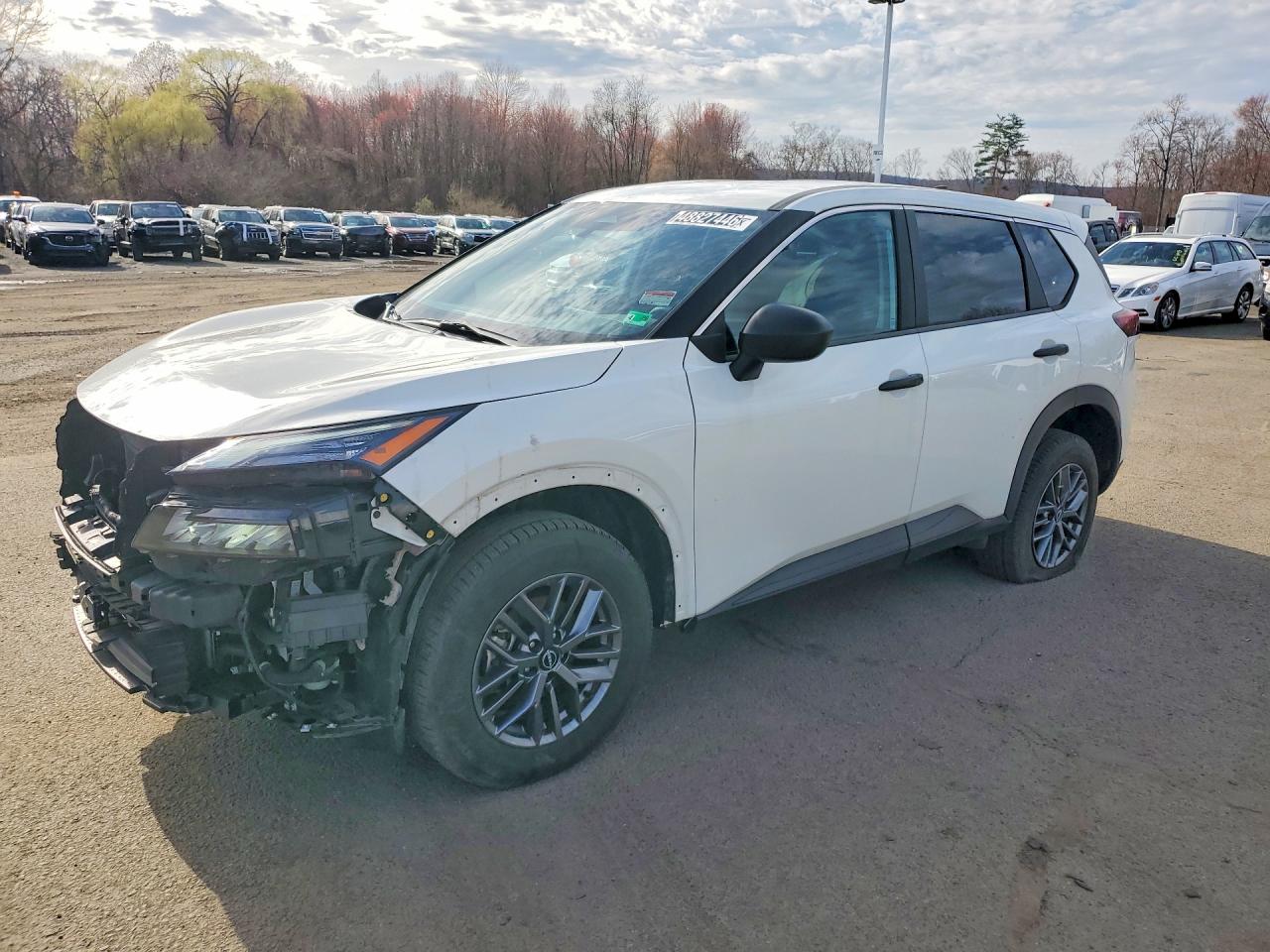 Salvage Nissan Rogue Image