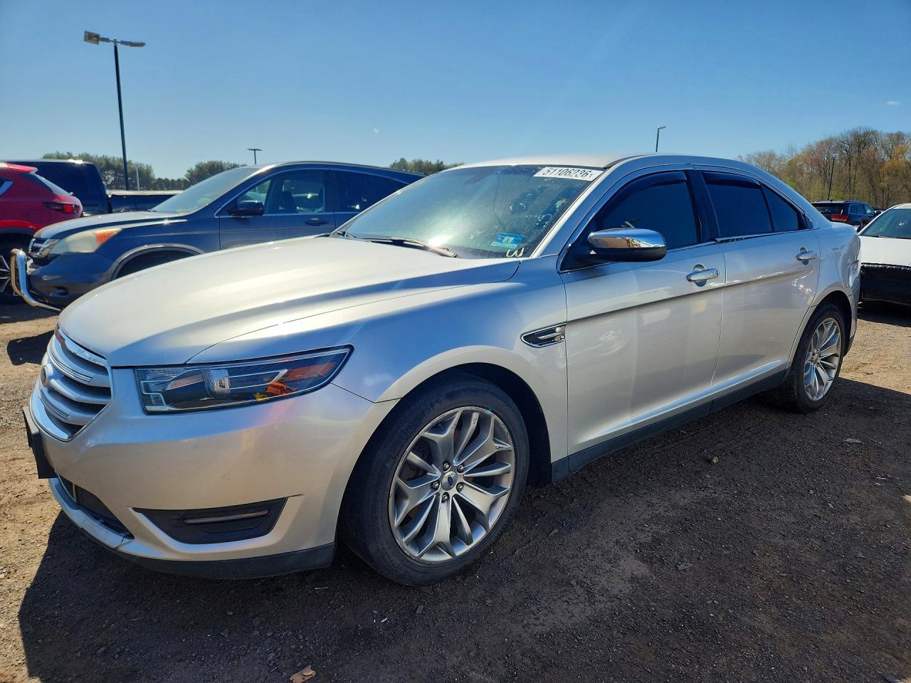 Salvage Ford Taurus Image