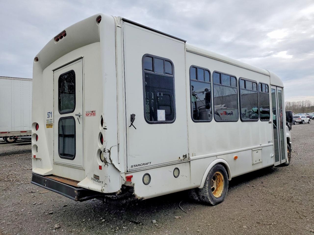 Ford Econoline E450 Super Duty Cutaway Van