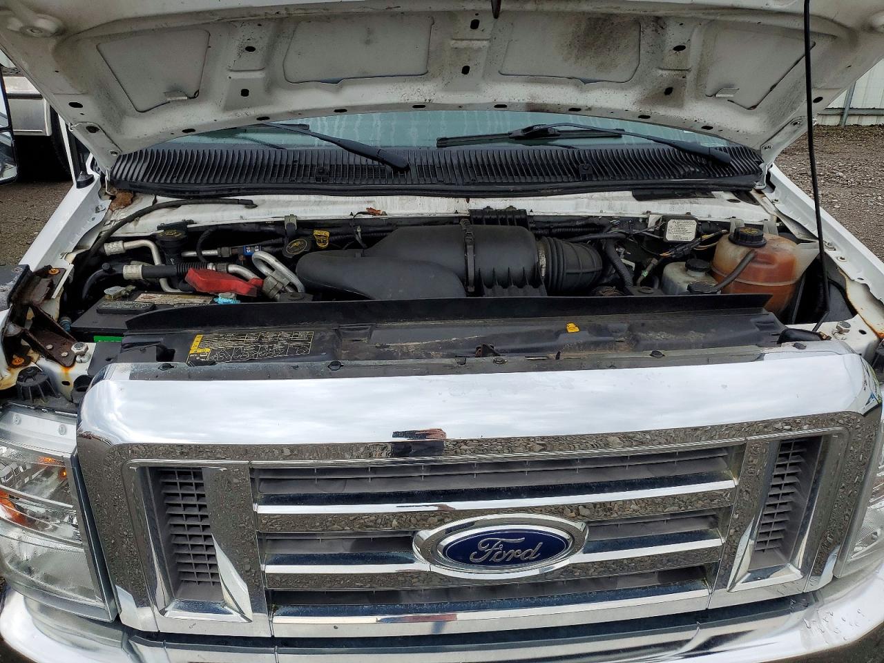 Ford Econoline E450 Super Duty Cutaway Van