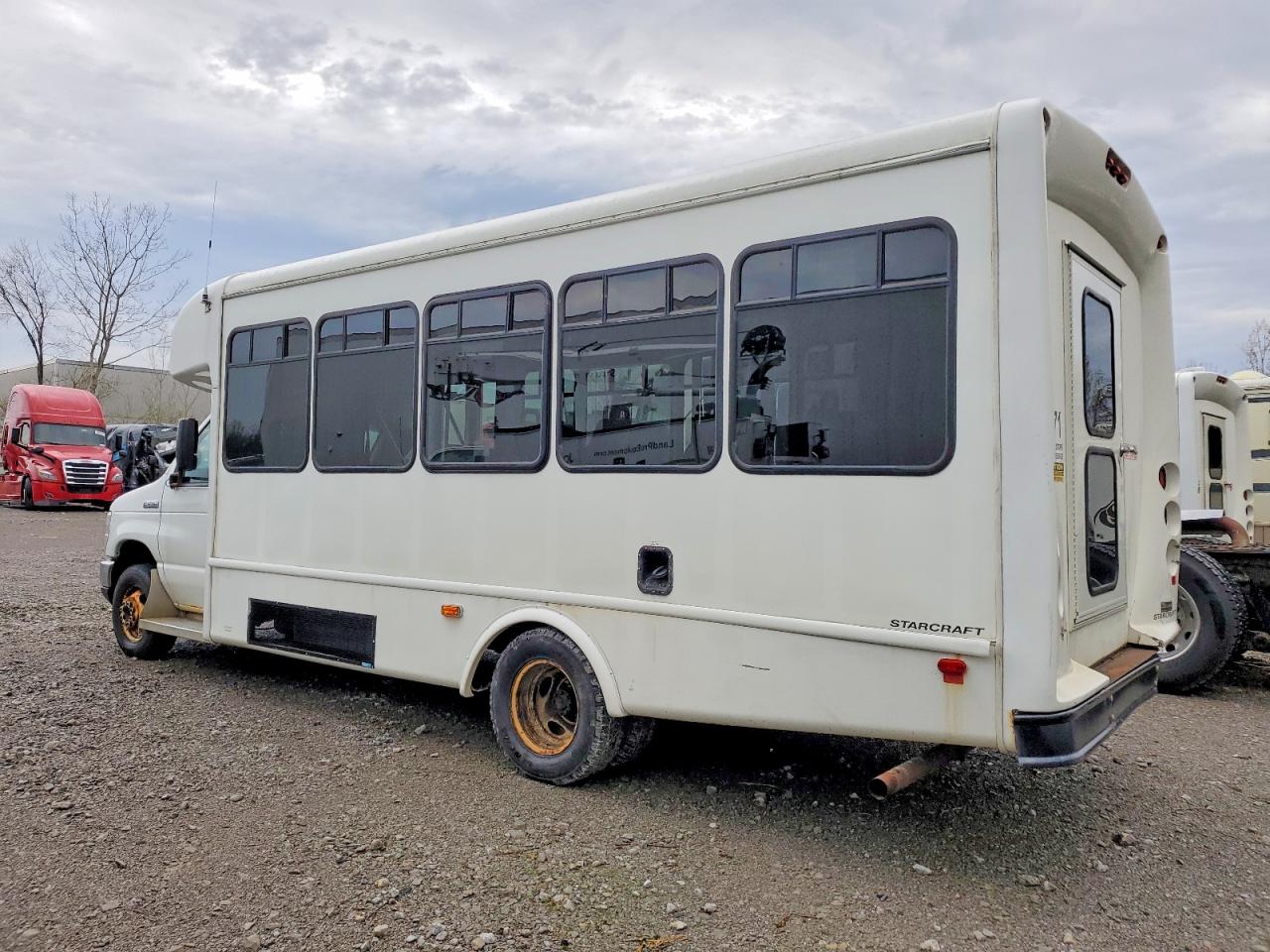 Ford Econoline E450 Super Duty Cutaway Van