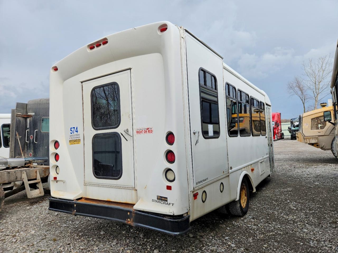 Ford Econoline E450 Super Duty Cutaway Van