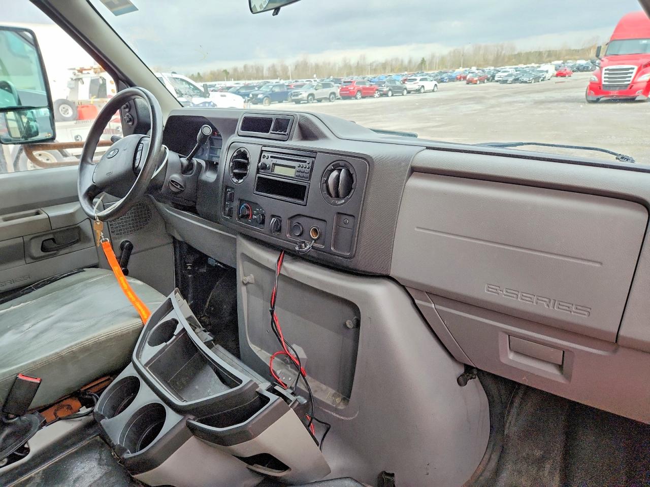 Ford Econoline E450 Super Duty Cutaway Van