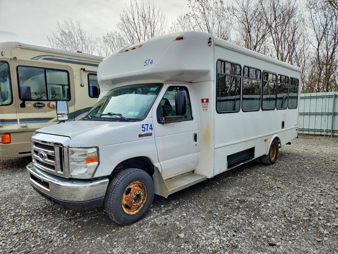 Ford Econoline E450 Super Duty Cutaway Van