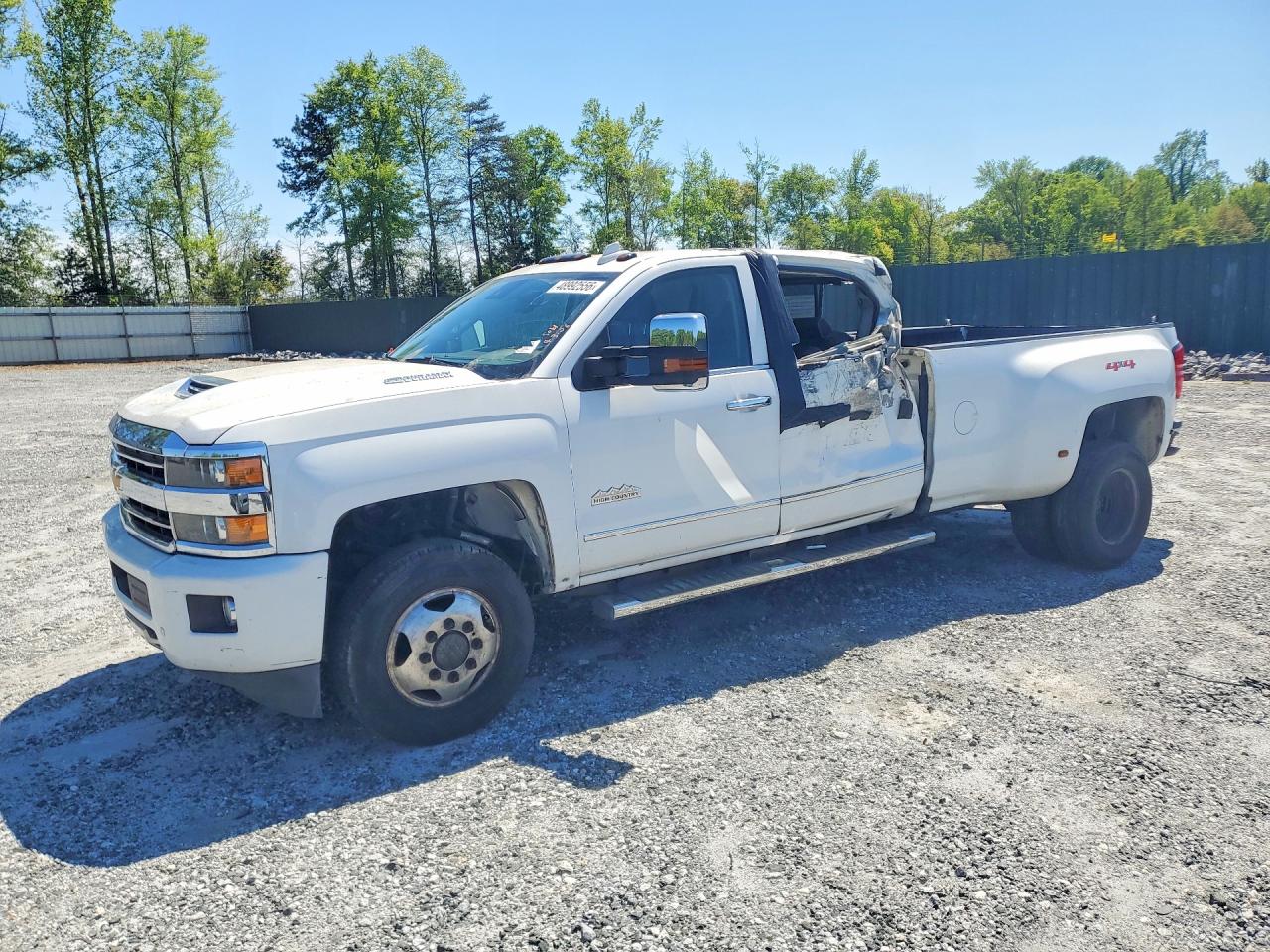 Salvage Chevrolet Silverado Image