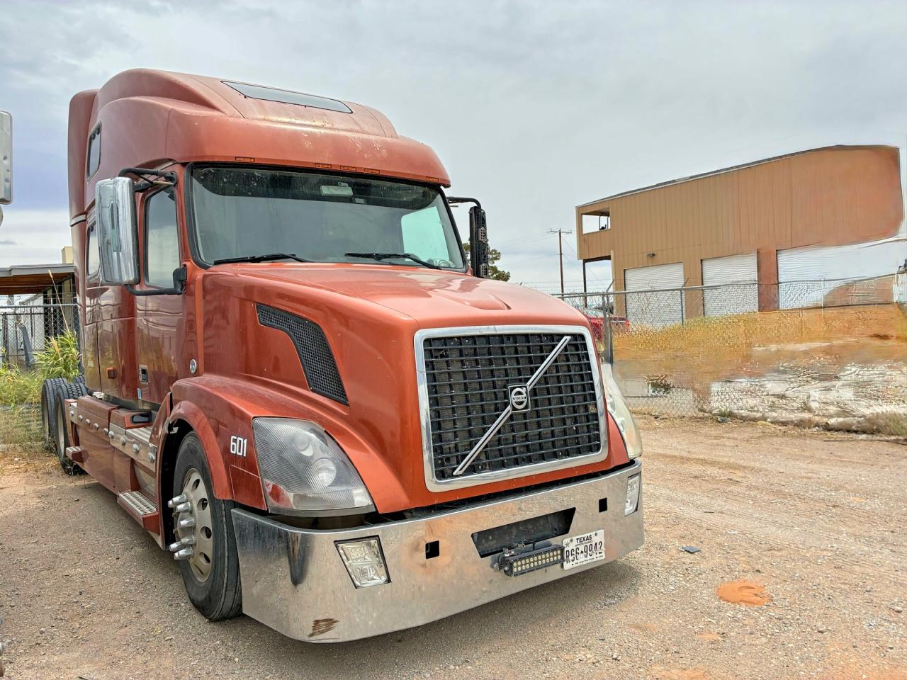 Salvage Volvo Vn Image