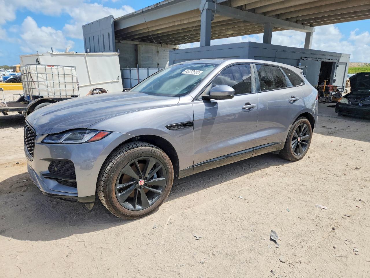 Salvage Jaguar F-PACE Image