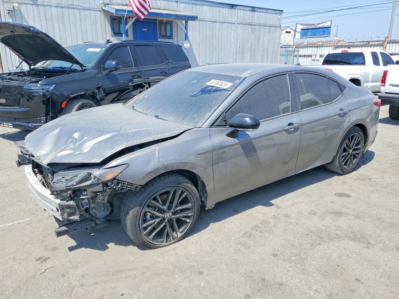 Salvage Toyota Camry Image