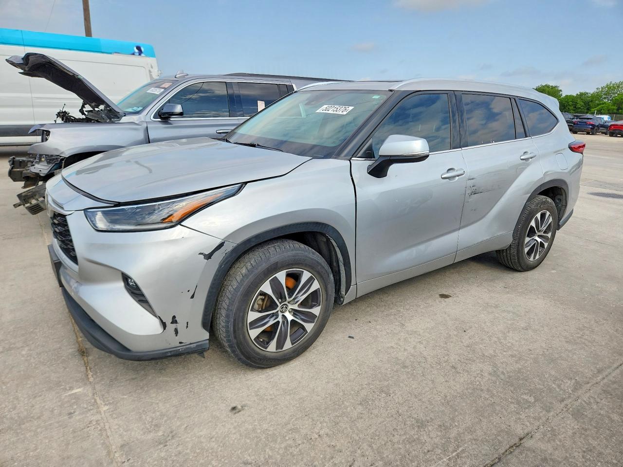 Salvage Toyota Highlander Image
