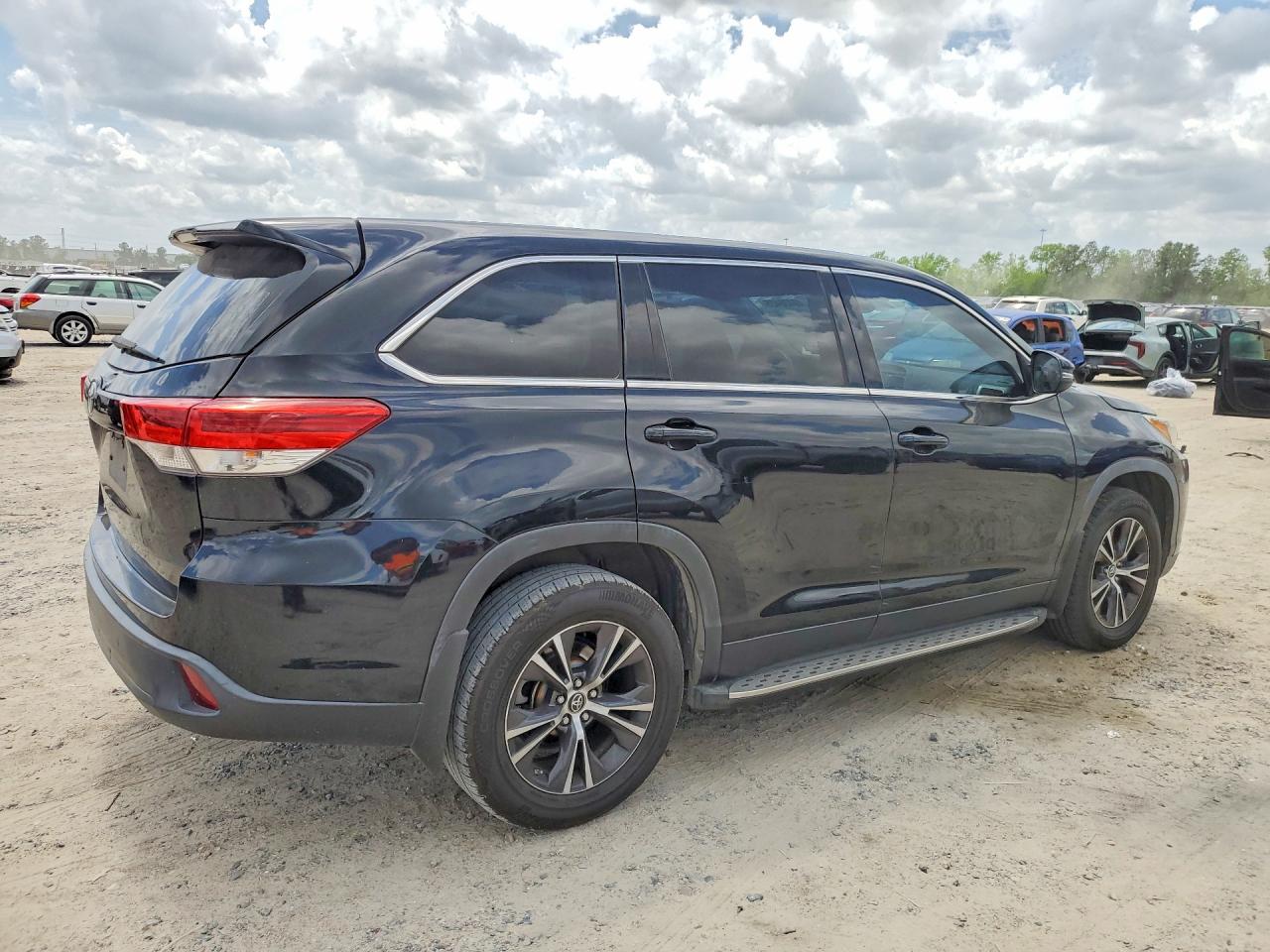 Toyota Highlander Le