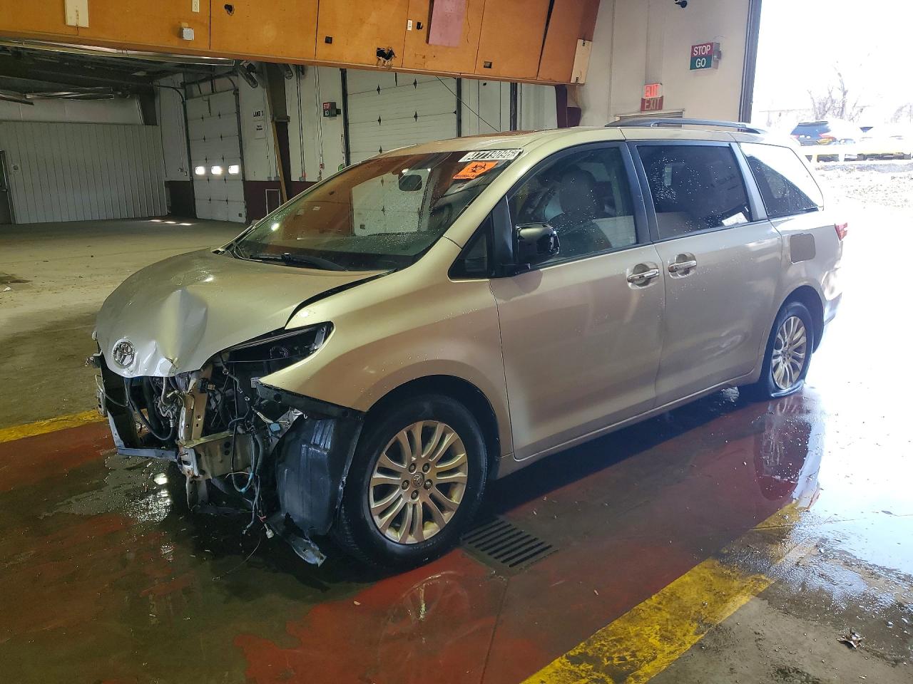 Salvage Toyota Sienna Image