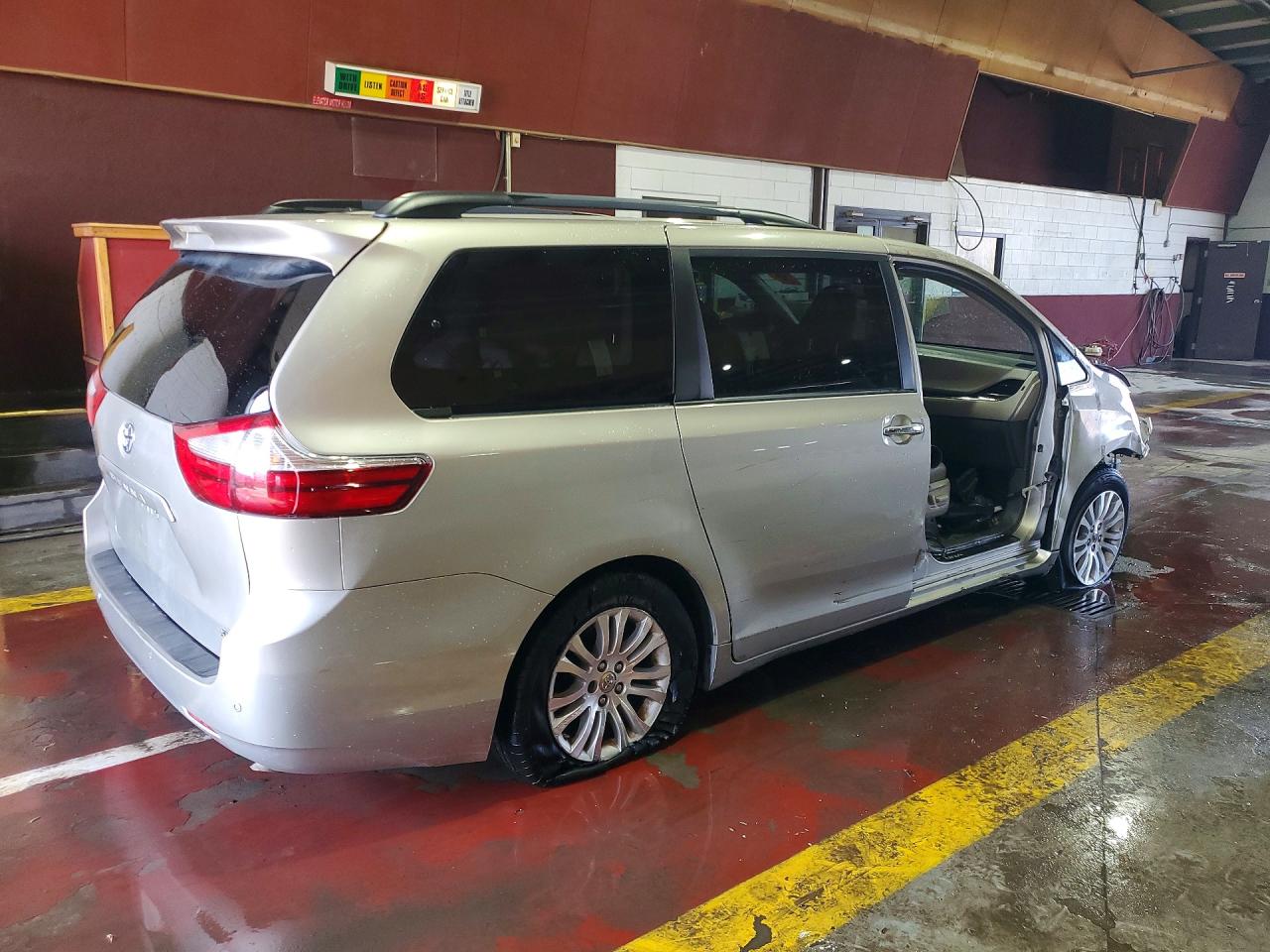 Toyota Sienna Xle 8-passenger