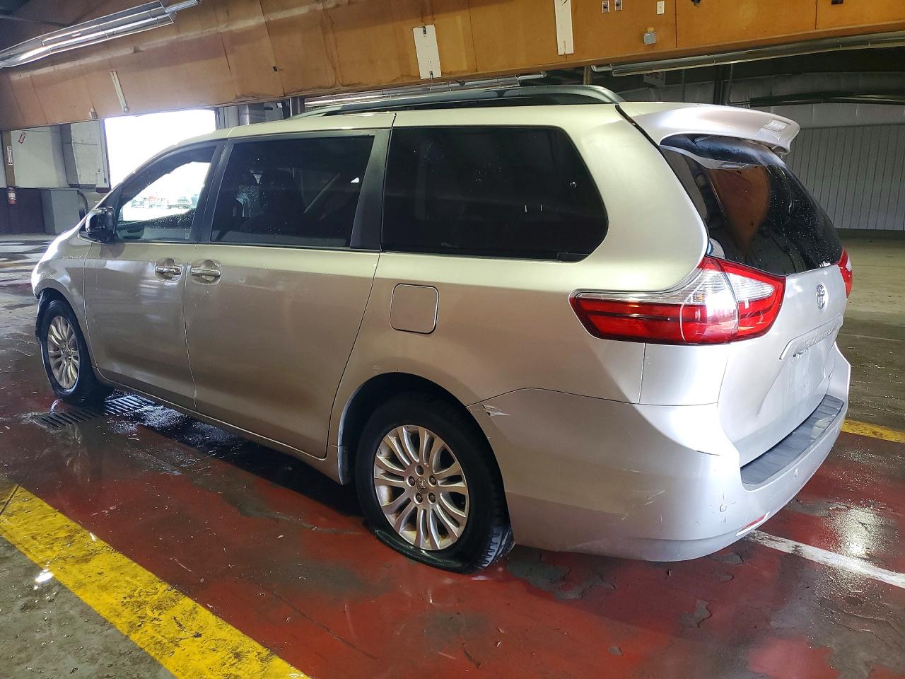 Toyota Sienna Xle 8-passenger