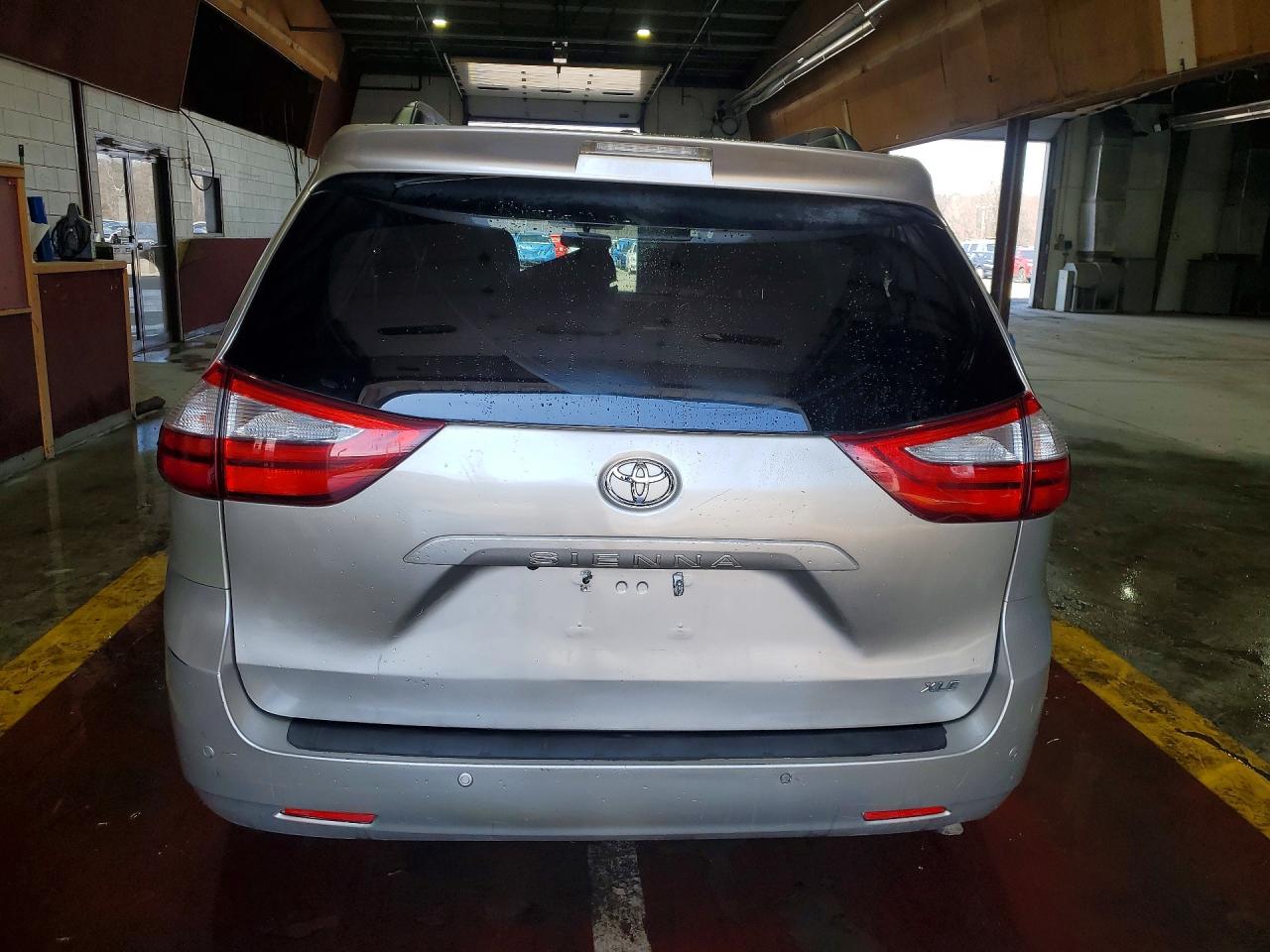 Toyota Sienna Xle 8-passenger