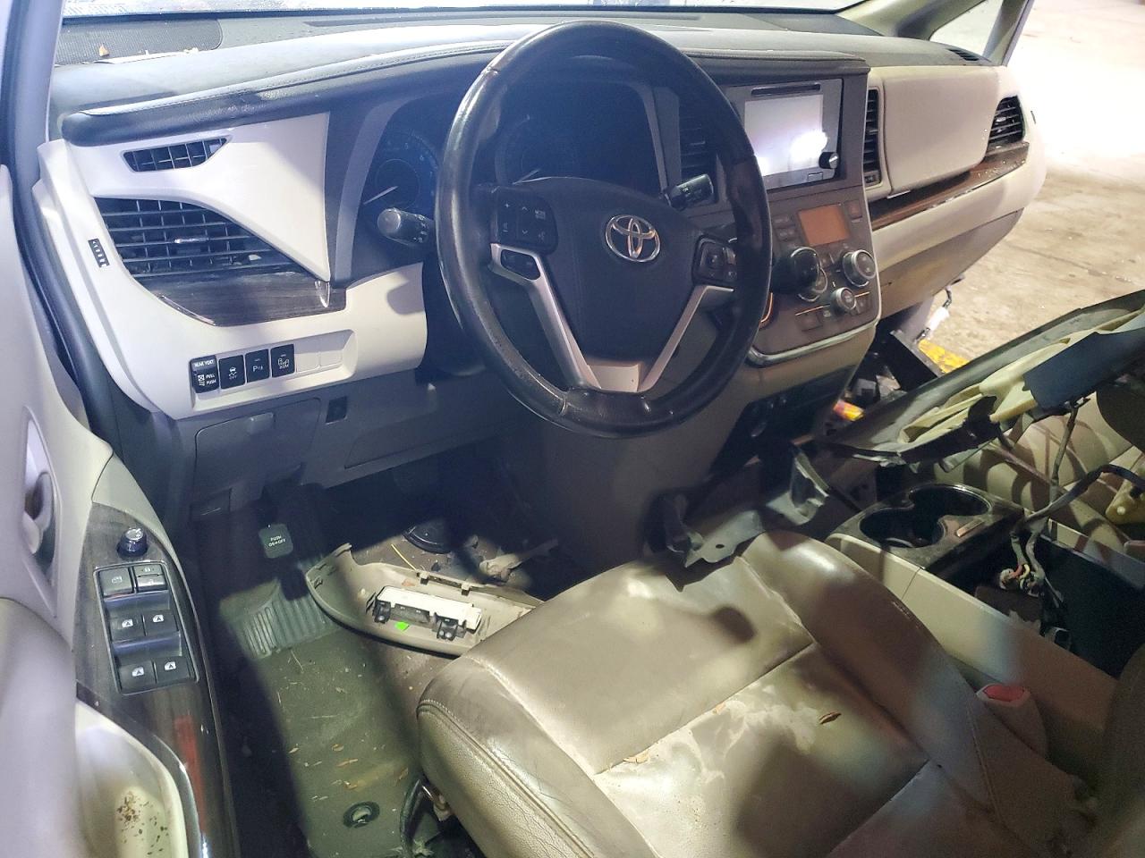 Toyota Sienna Xle 8-passenger