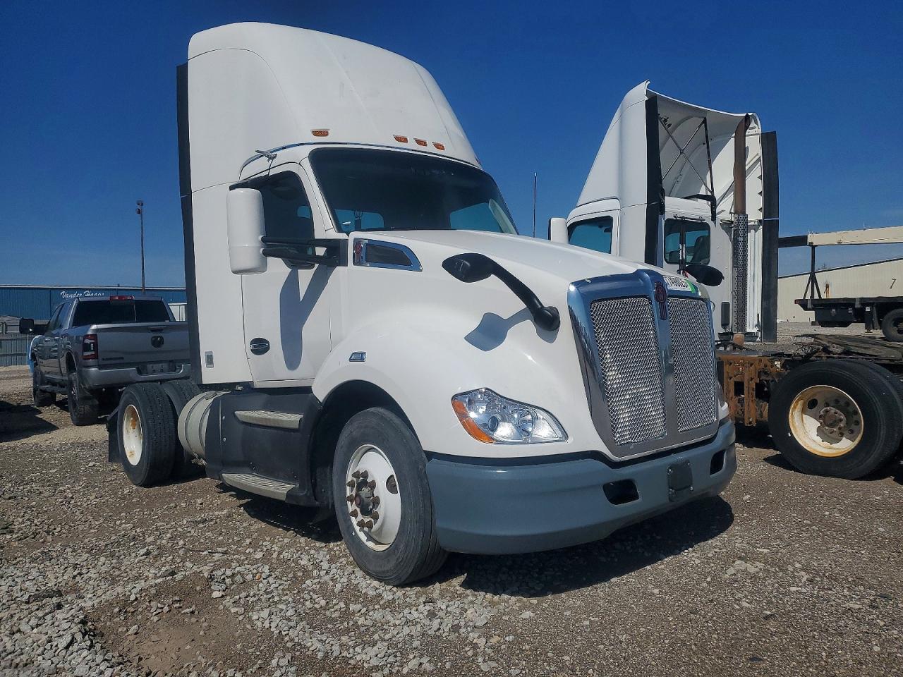 Salvage Kenworth T680 Image