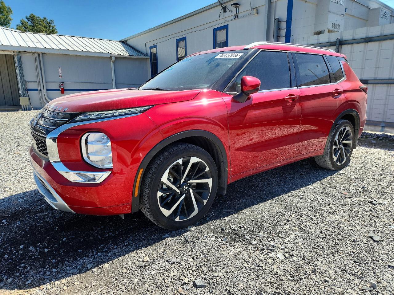 Salvage Mitsubishi Outlander Image