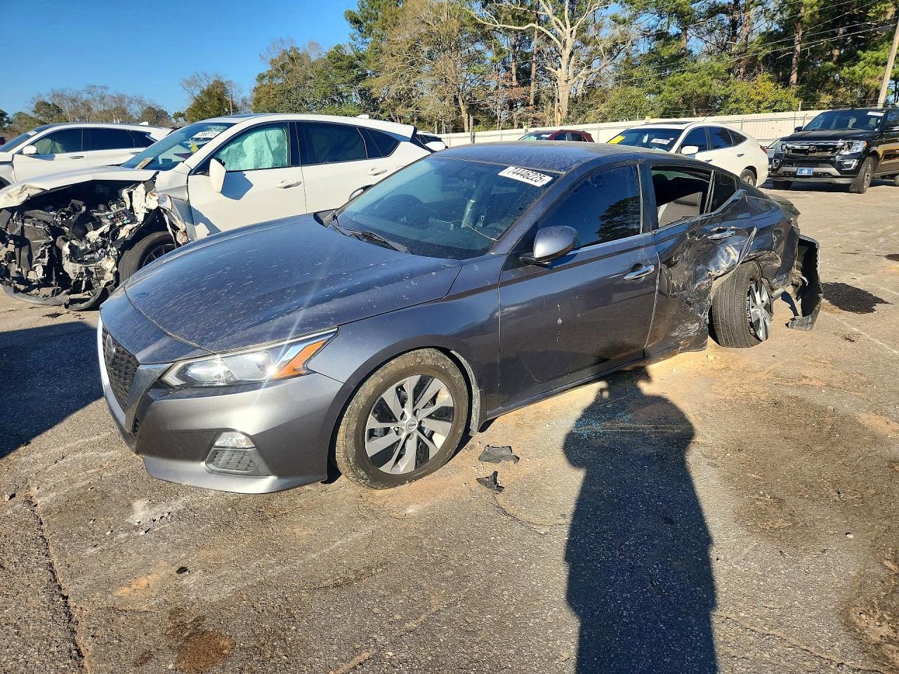 Salvage Nissan Altima Image