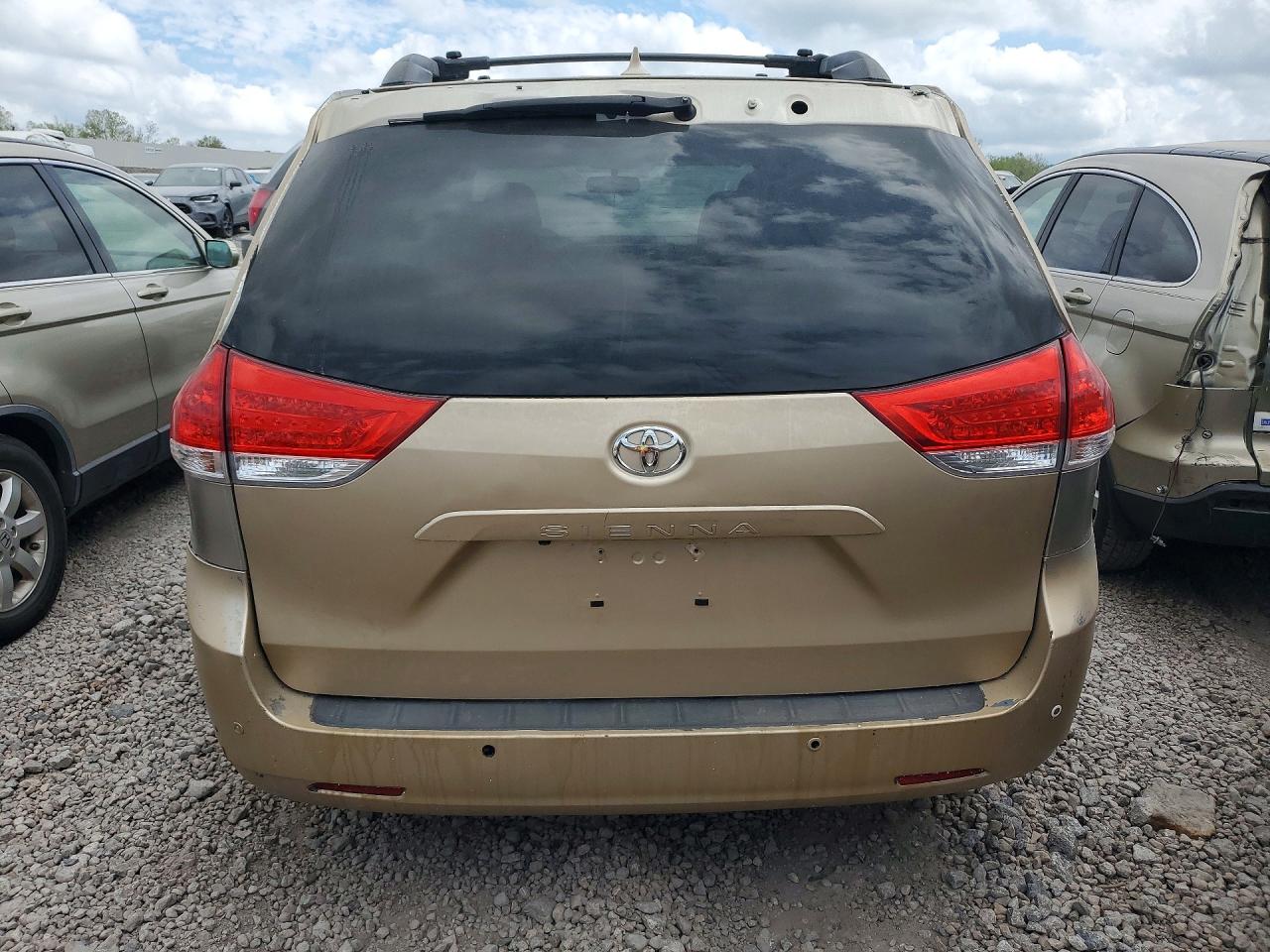 Toyota Sienna Xle 8-passenger