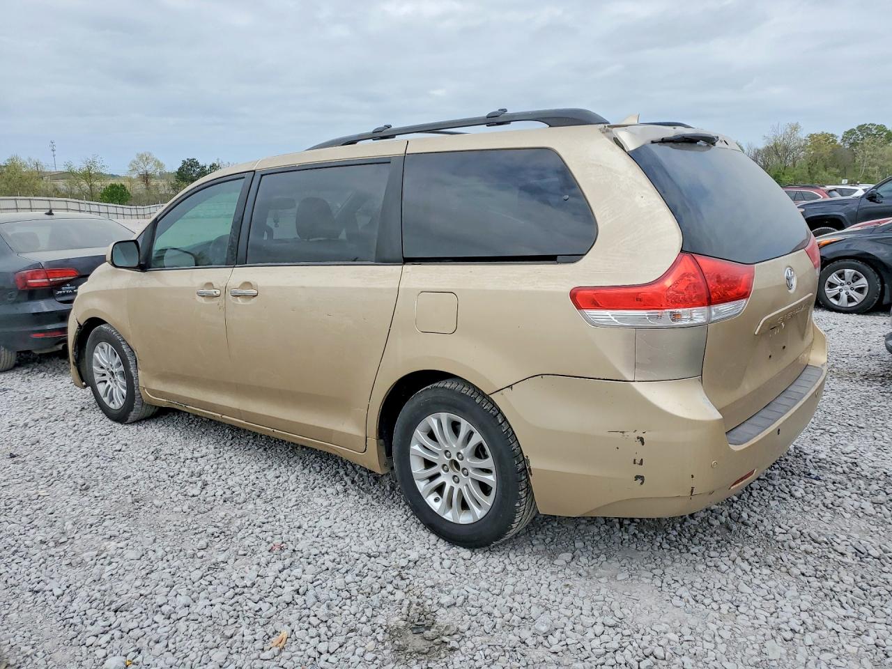 Toyota Sienna Xle 8-passenger