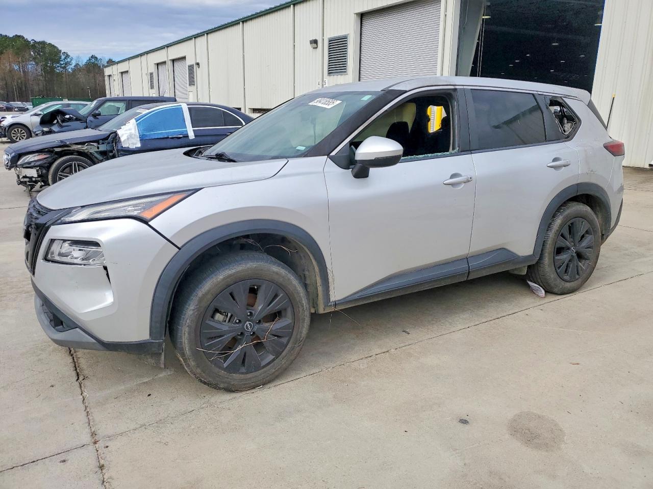 Salvage Nissan Rogue Image