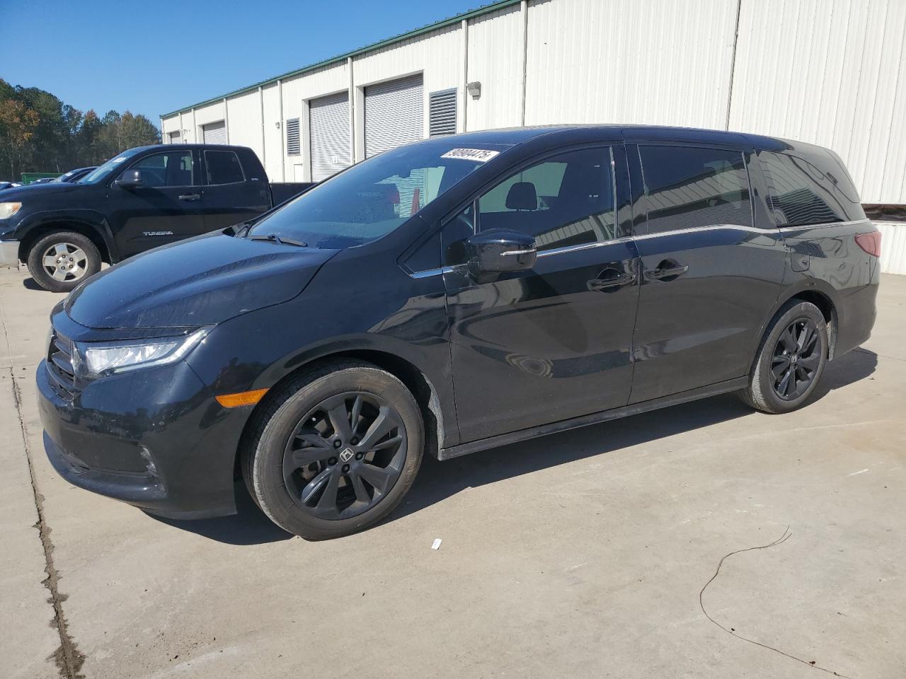 Salvage Honda Odyssey Image