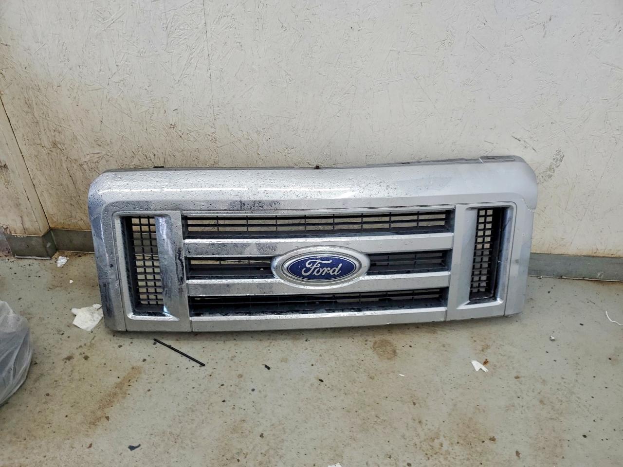 Ford Econoline E250 Van