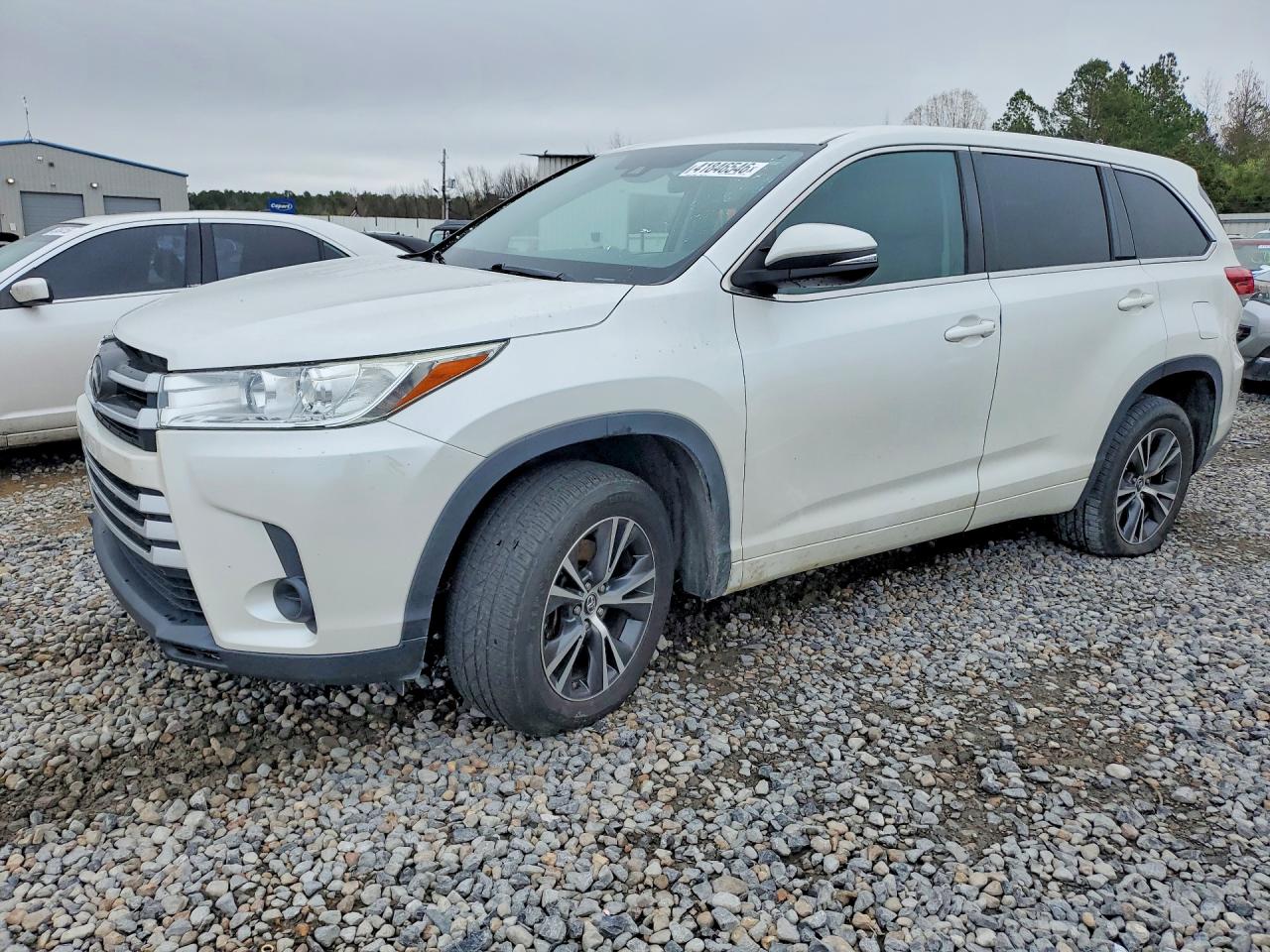 Salvage Toyota Highlander Image