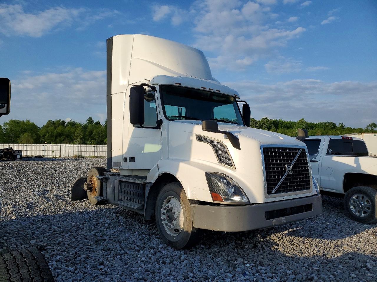 Salvage Volvo Vnl Image
