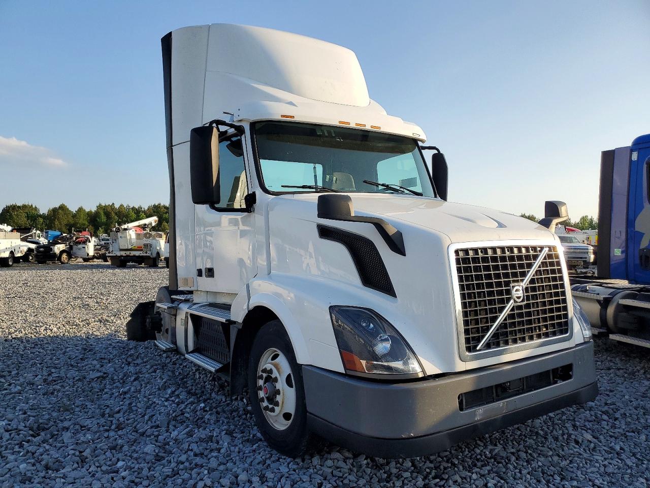 Salvage Volvo Vnl Image