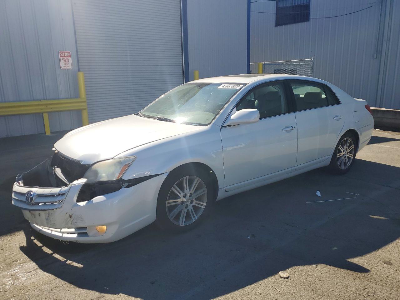 Salvage Toyota Avalon Image