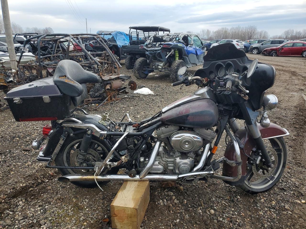 Salvage Harley-Davidson Fl Image