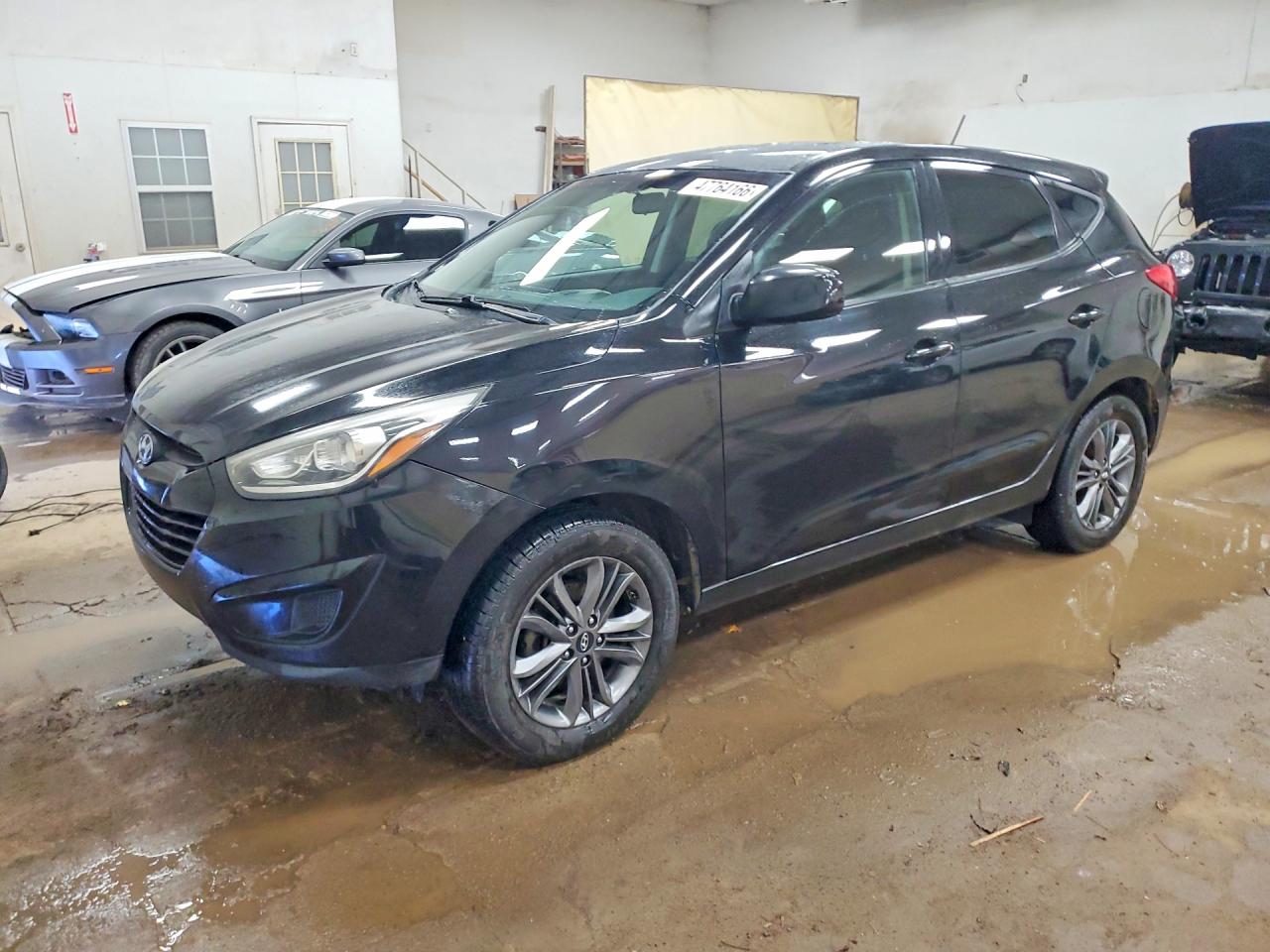 Salvage Hyundai TUCSON Image