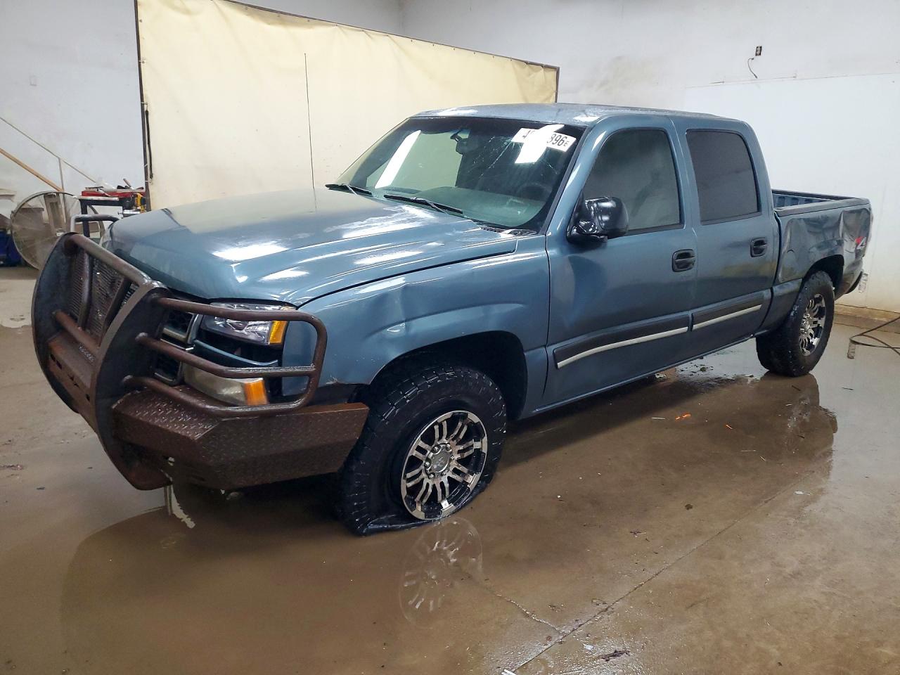 Salvage Chevrolet Silverado Image