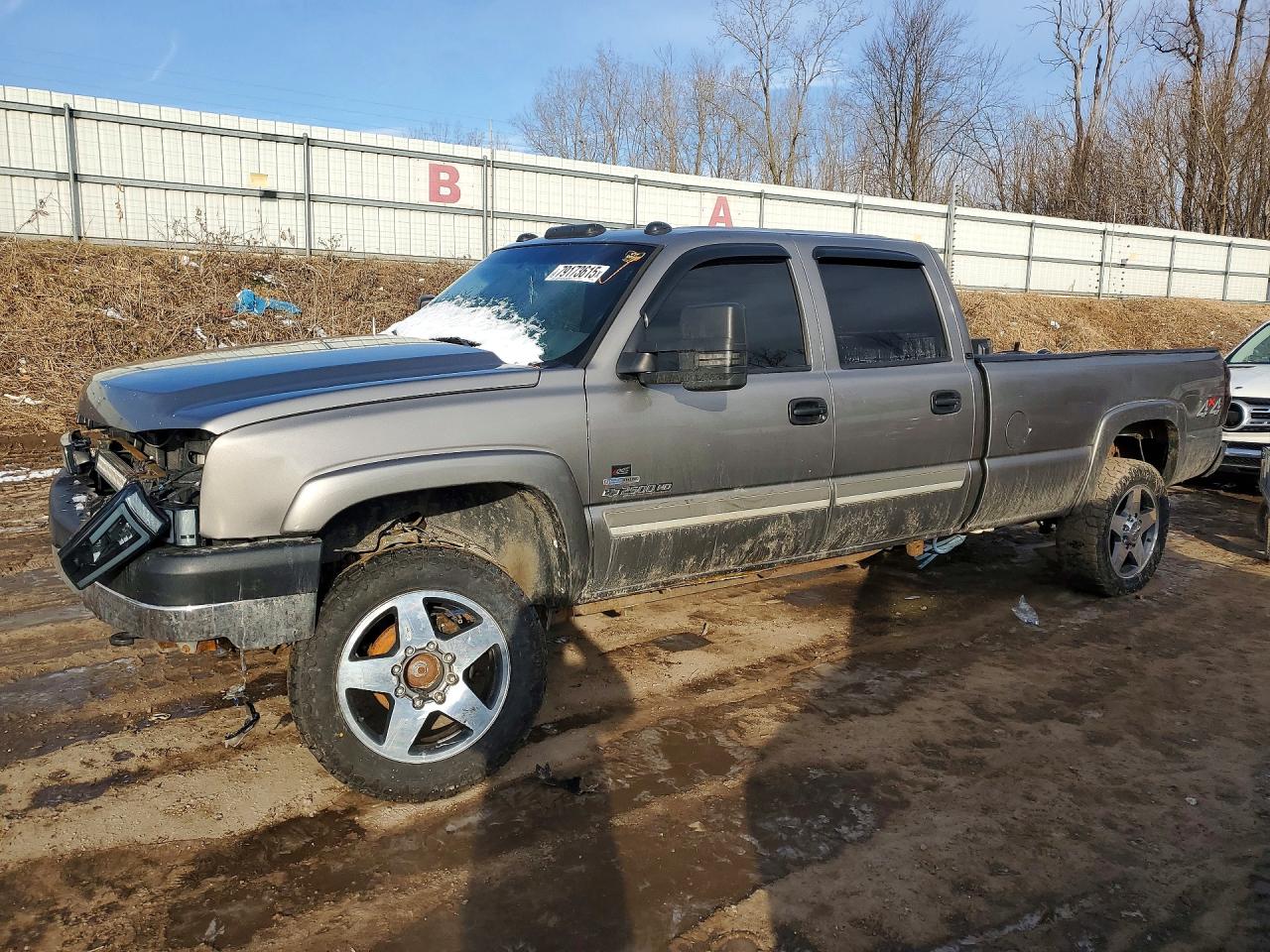 Salvage Chevrolet Silverado Image