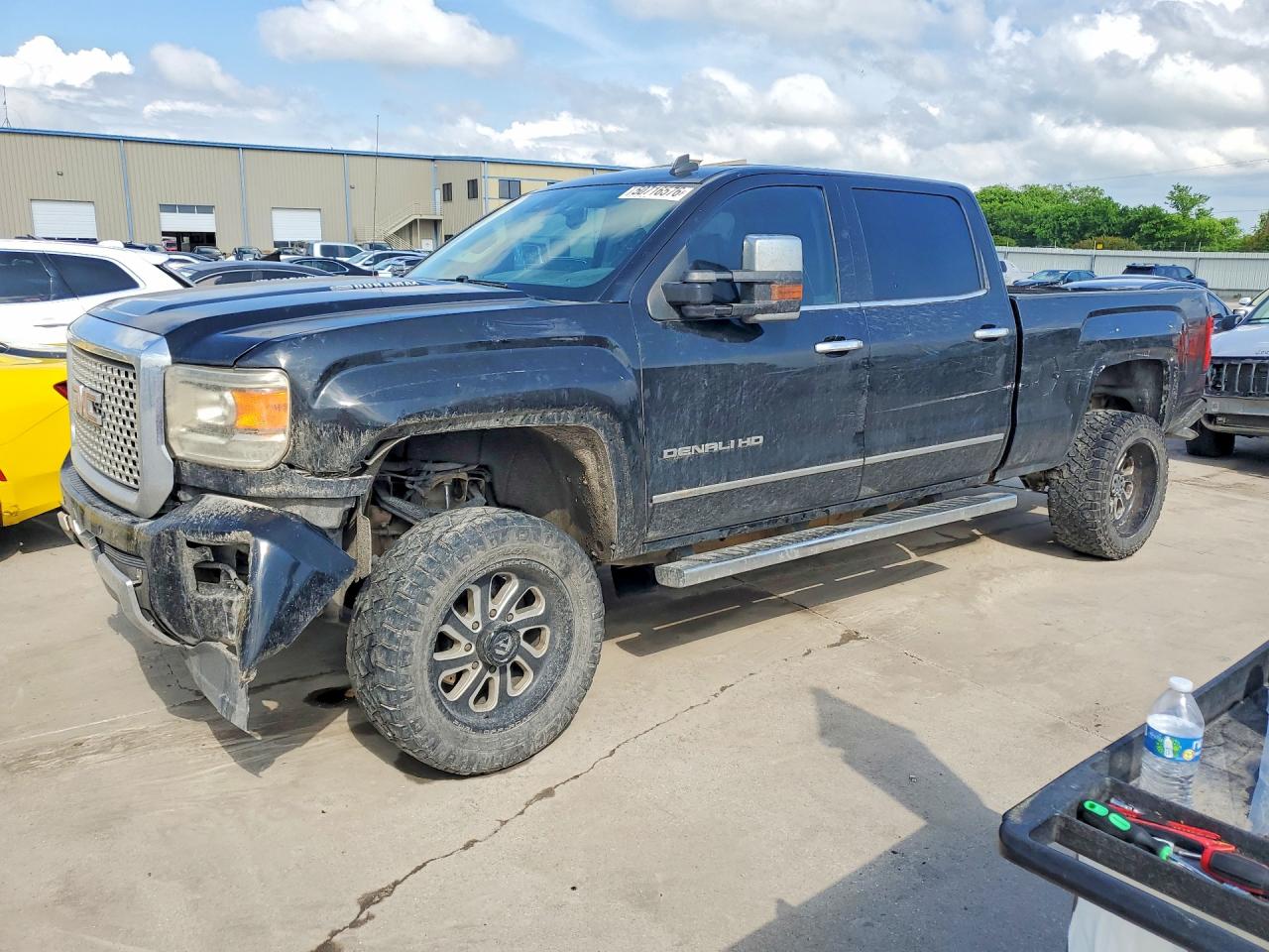 Salvage GMC Sierra Image