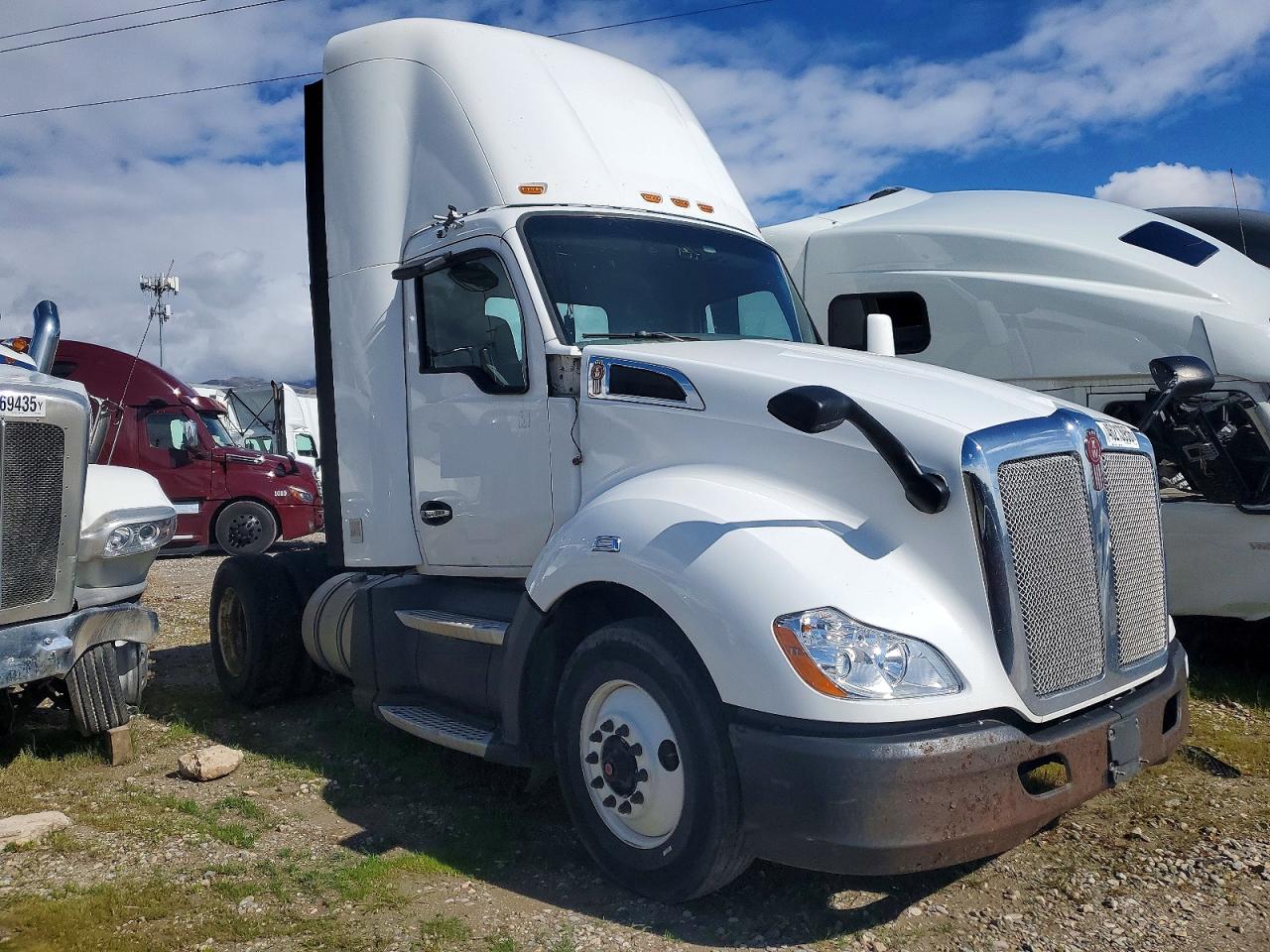 Salvage Kenworth T680 Image