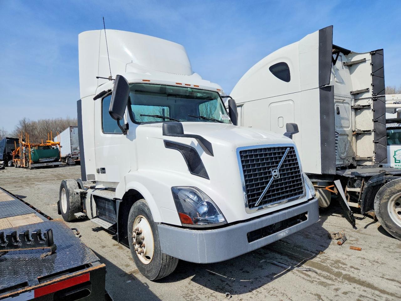 Salvage Volvo Vn Image