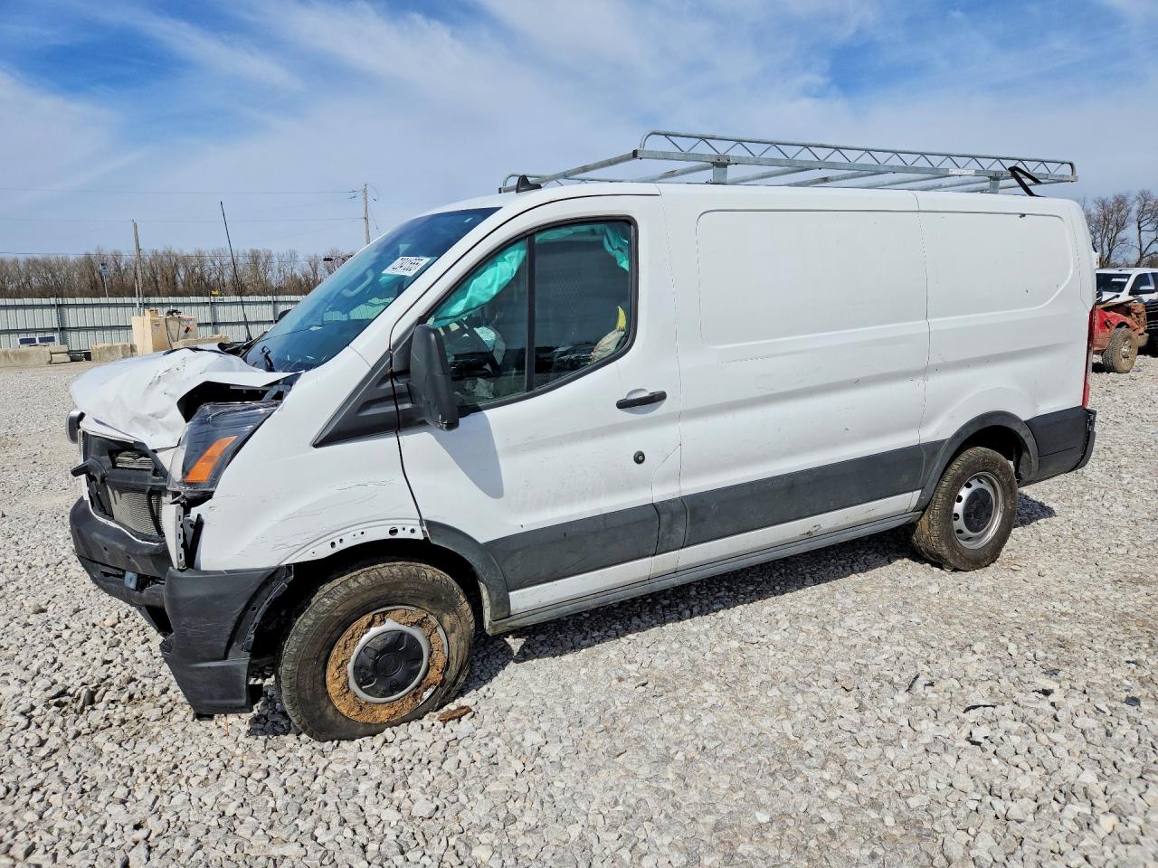 Salvage Ford Transit Image
