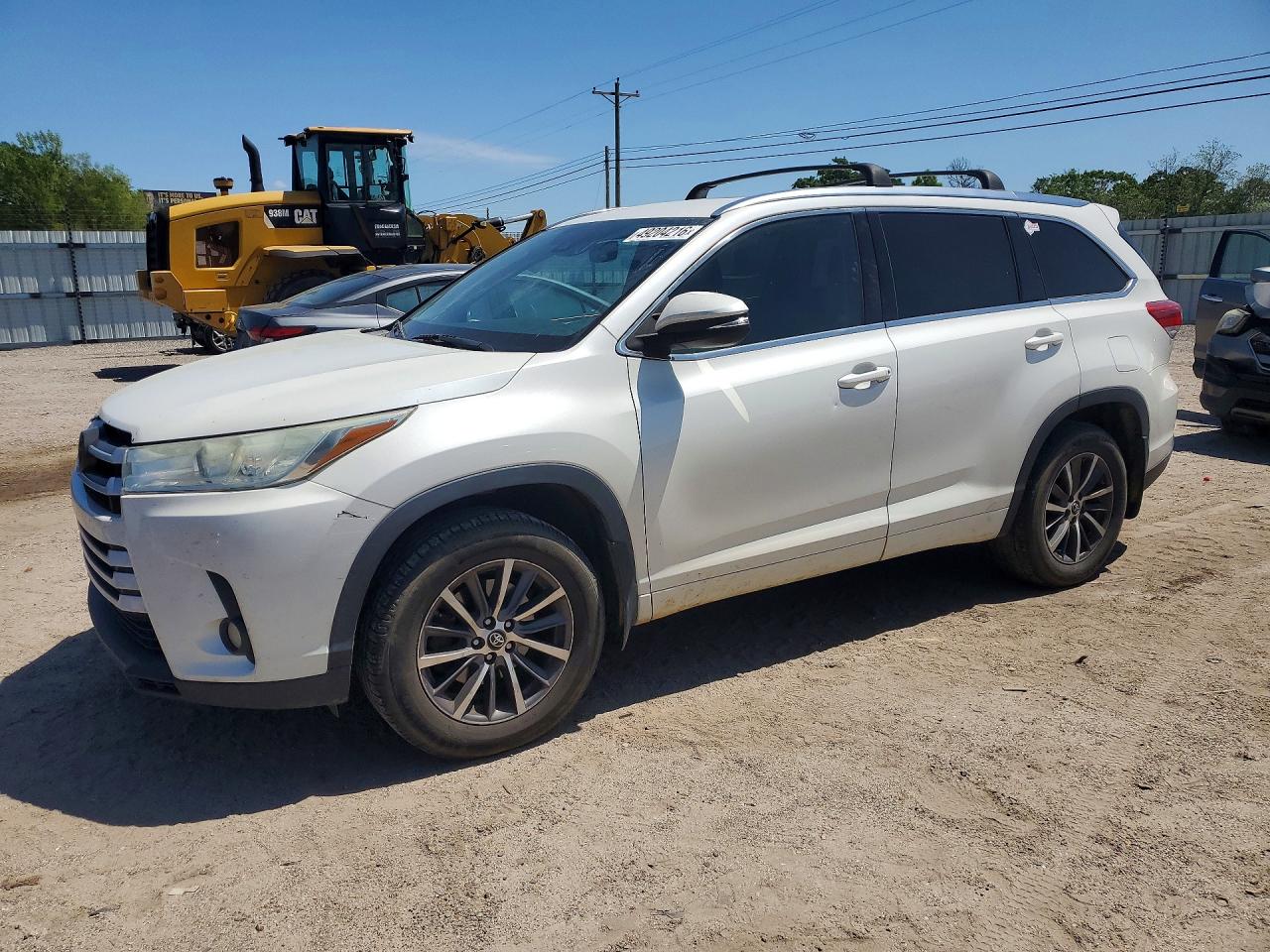 Salvage Toyota Highlander Image