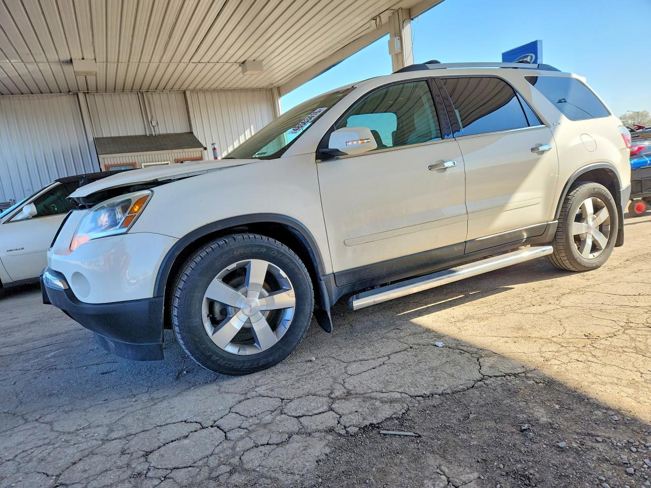 Salvage GMC Acadia Image