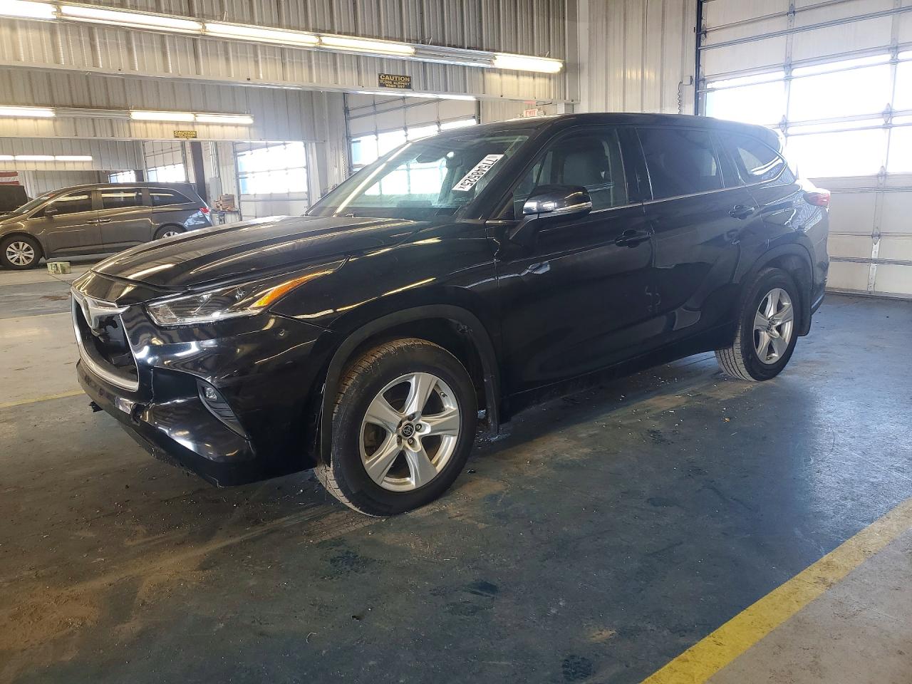 Salvage Toyota Highlander Image