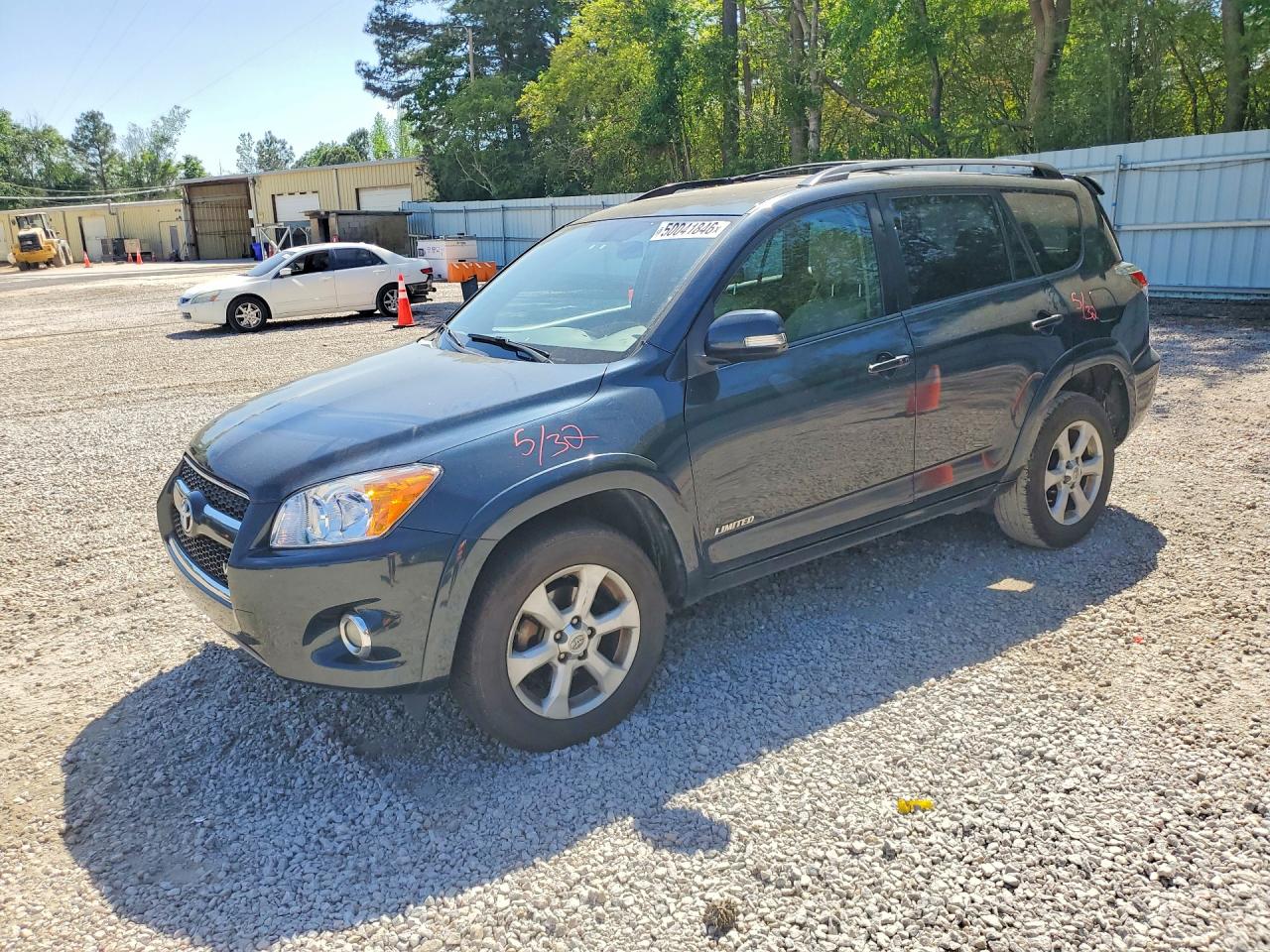 Salvage Toyota RAV4 Image