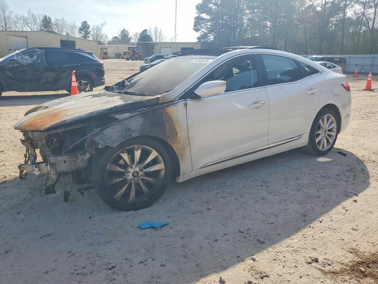 Salvage Hyundai Azera Image