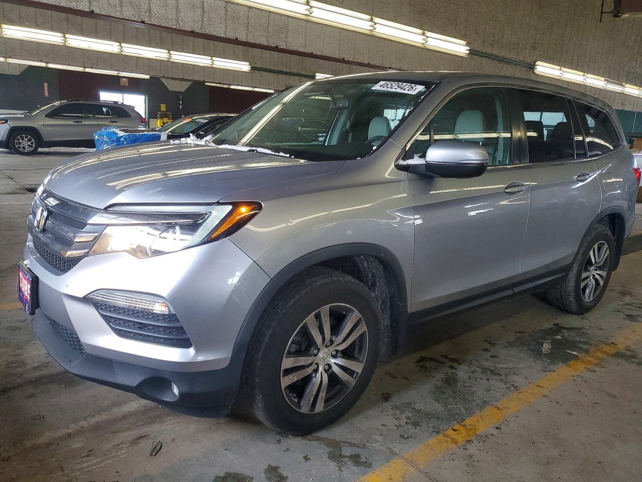 Salvage Honda Pilot Image