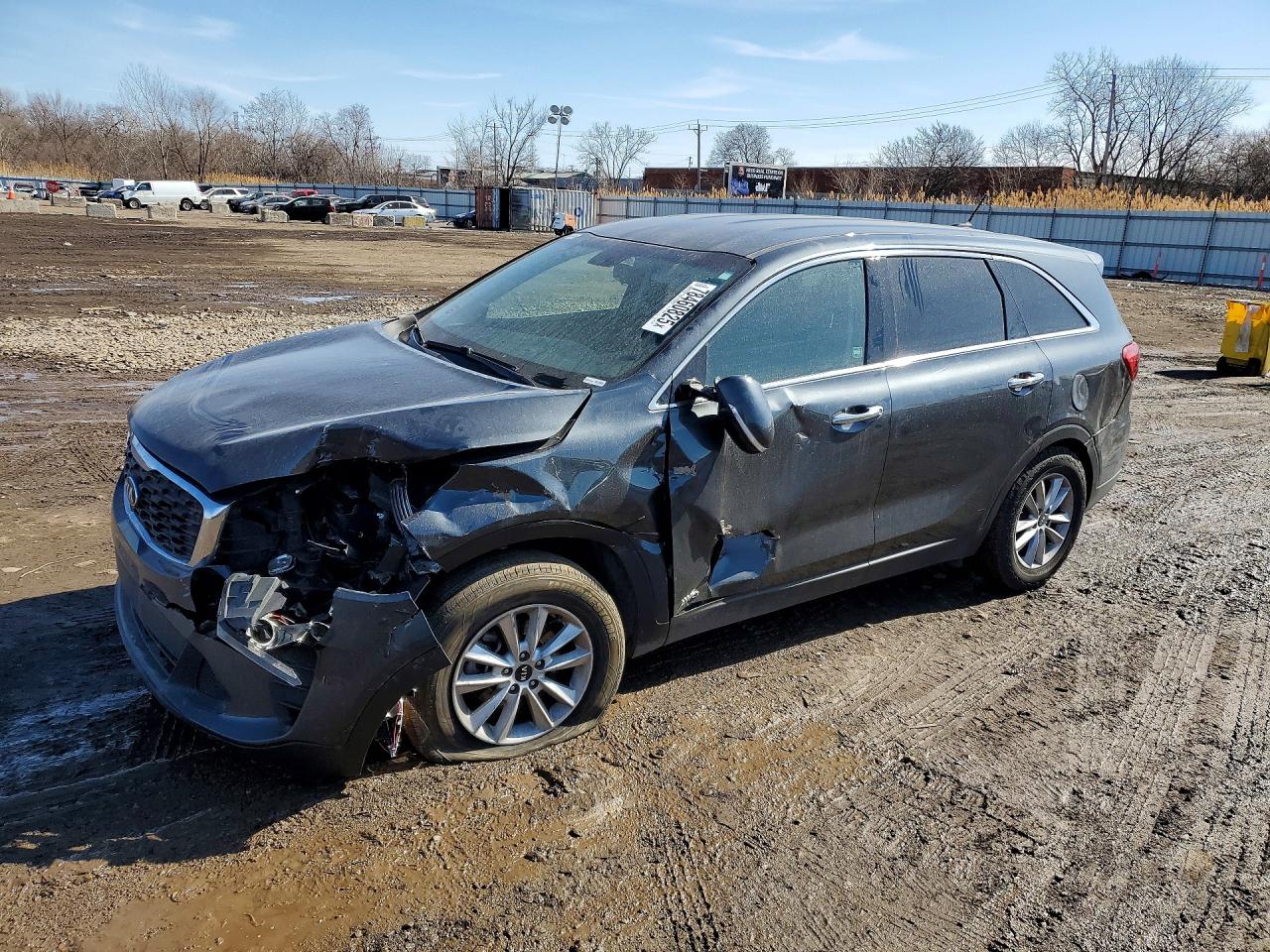 Salvage Kia Sorento Image